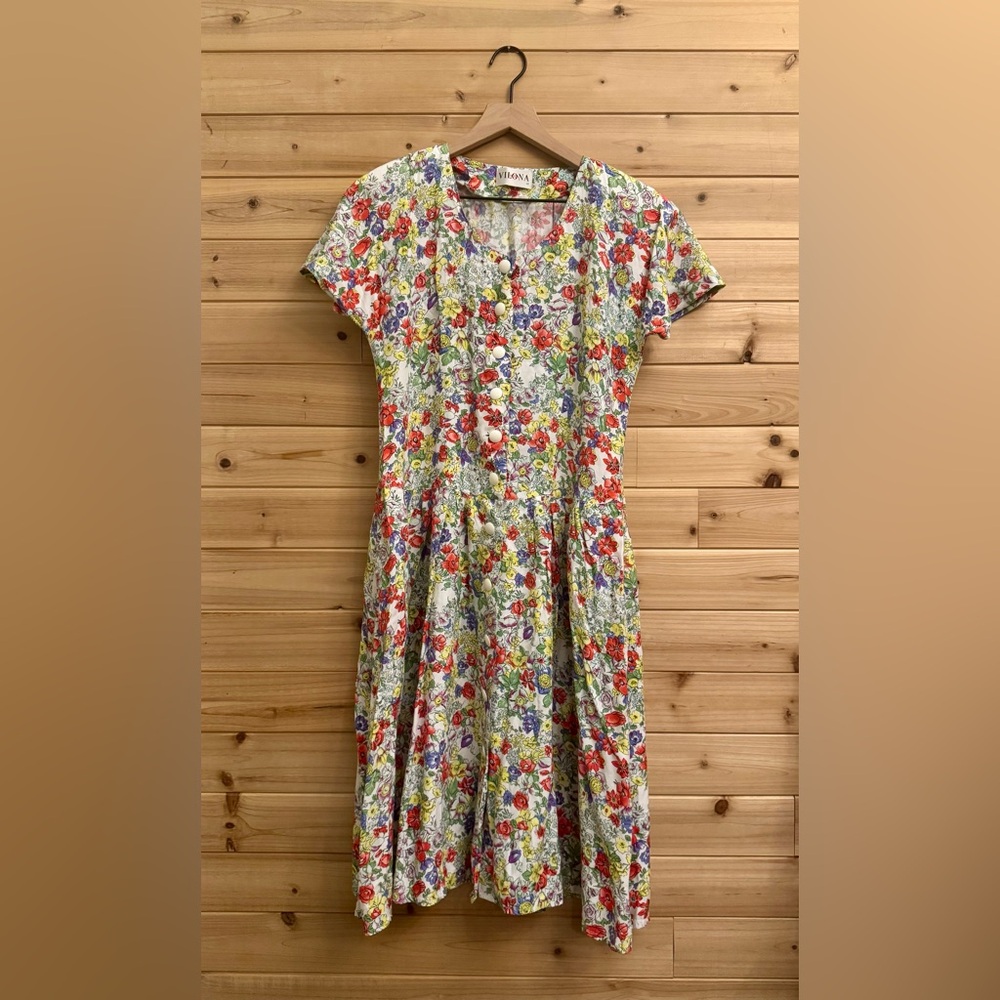 VNTG Vilona Moda Small Vibrant Floral Button Front Dress Trad Cottagecore Knee